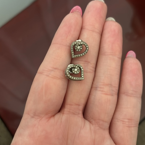 Sterling silver heart stud earring - Picture 4 of 4